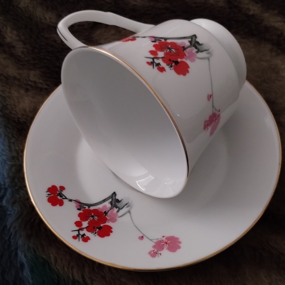 Vintage Chinese Hand-painted Cherry Blossom Teacup and Saucer with Gold Trim - Picture 13 of 16